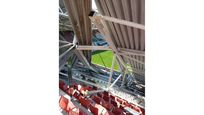 AZ Stadion...overzicht bezweken lasverbindingen boven- en onderspant