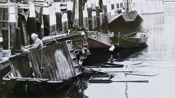 Foto jaren &#39;60 viskar in gebruik - Mart Sevenhuijsen